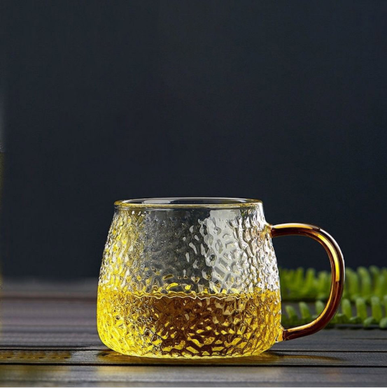 मद्यपान करताना आम्हाला पारदर्शक वाइन ग्लासेसची आवश्यकता का आहे?